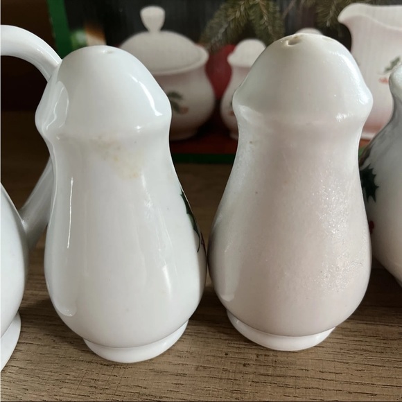 Holiday Ceramic Sugar/creamer & Salt and Pepper Set - Picture 3 of 6